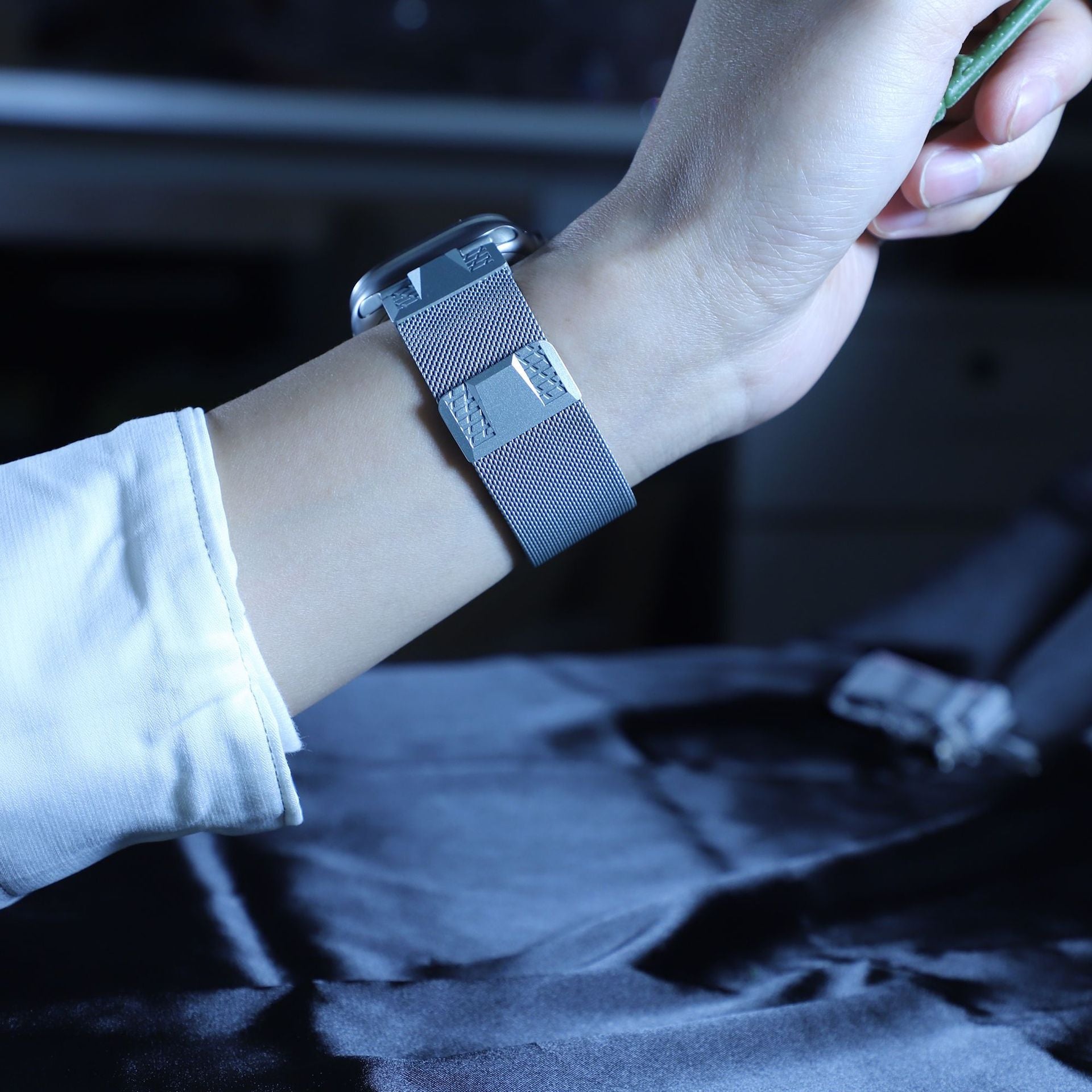 Mecha Milanese Loop Magnetic Band For Apple Watch - Image 7