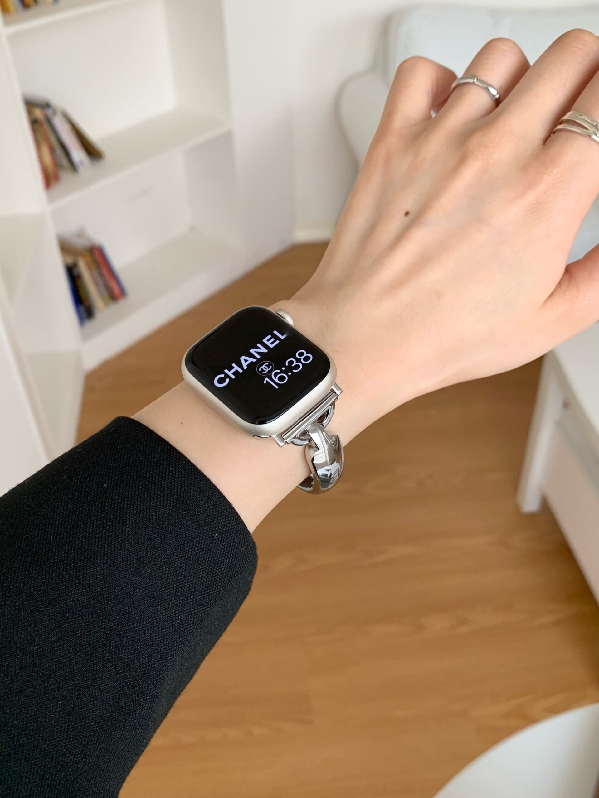 Simple Metal Bracelet For Apple Watch - Image 2