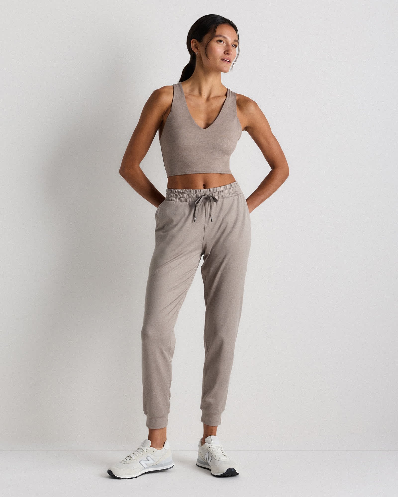 Ultra-Soft V-Neck Cropped Tank - 图片 2