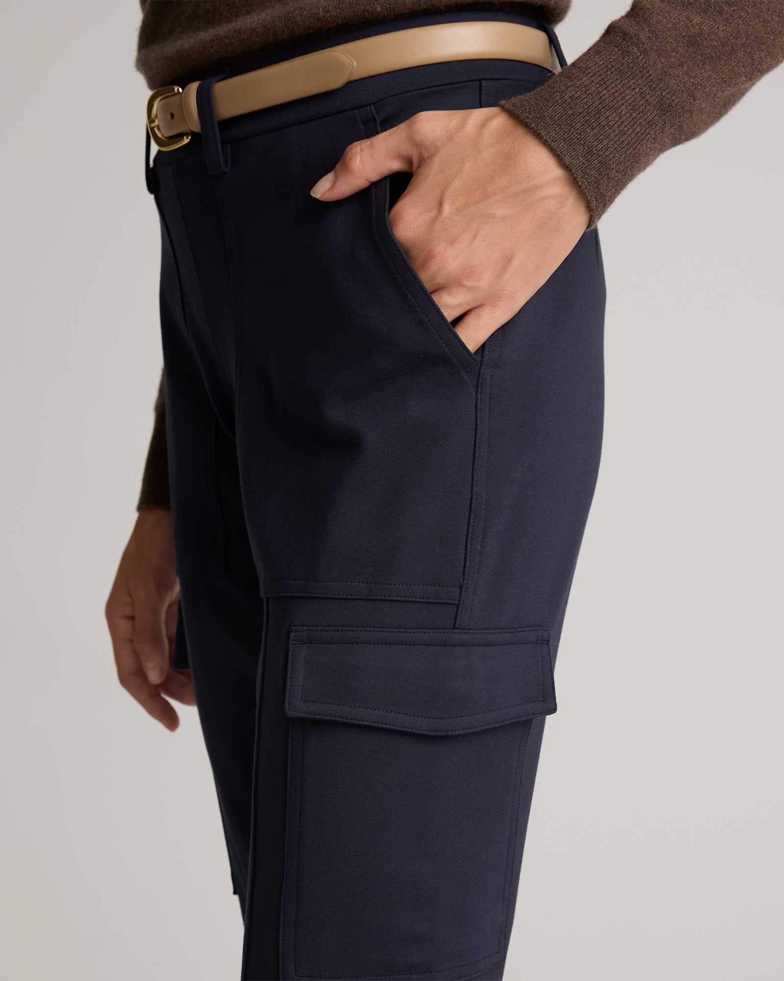 Women's Ultra Stretch Ponte Tapered Cargo Pants - 图片 3