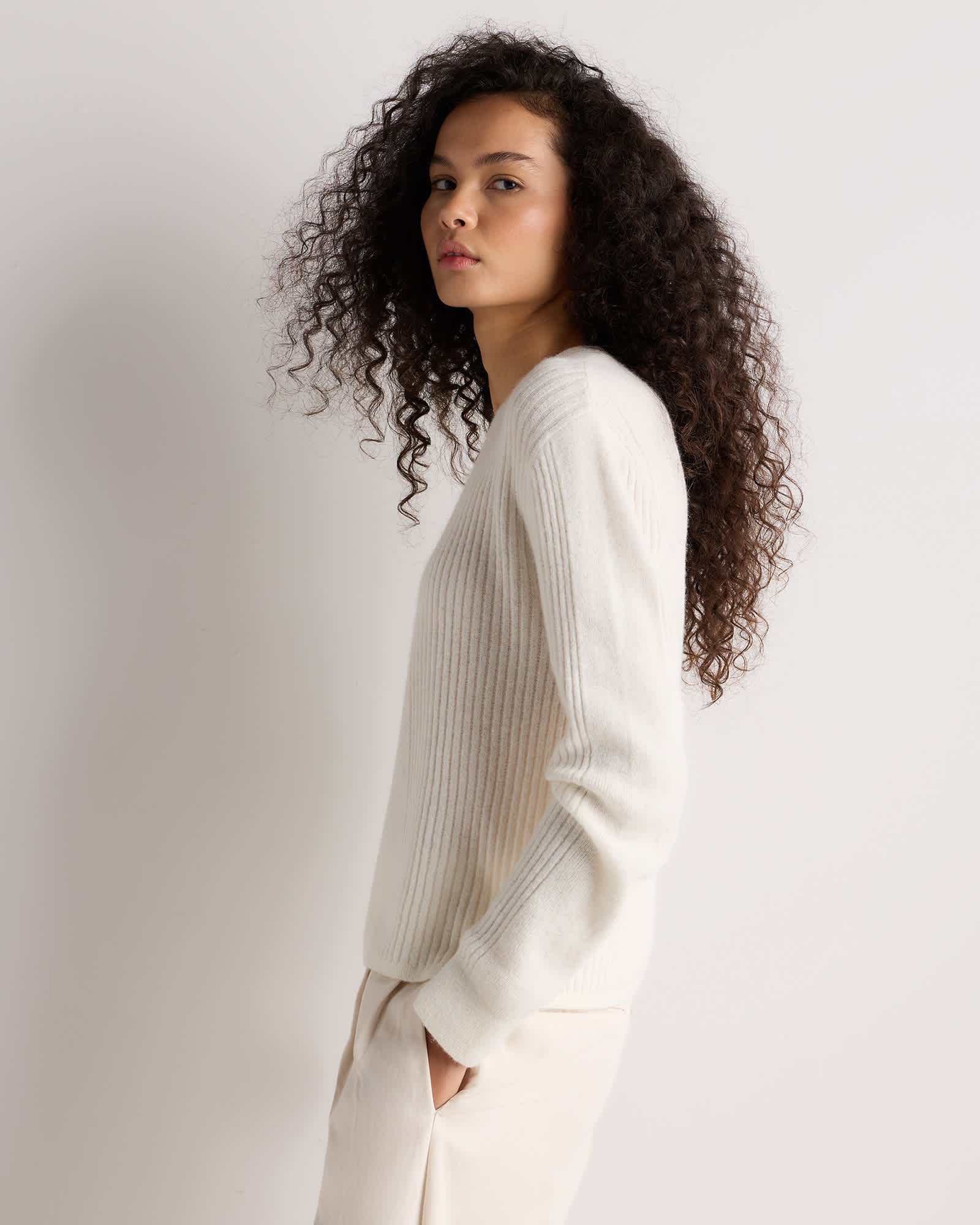 Women's Lightweight Baby Alpaca Ribbed Crewneck - 图片 3